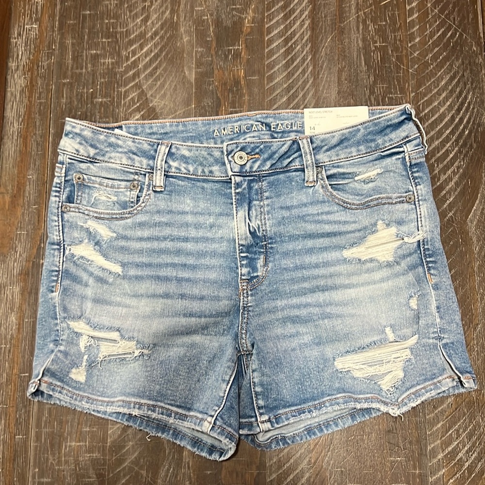 Ladies American Eagle Midi Distressed Jean Shorts Size 14.